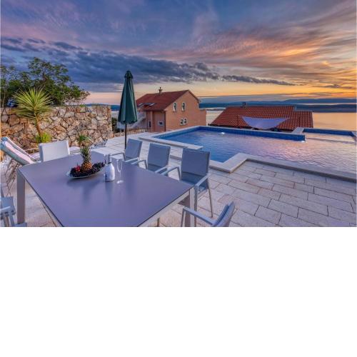 Pet Friendly Apartment In Dramalj With Sauna