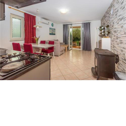 Pet Friendly Apartment In Sveti Vid Miholjice