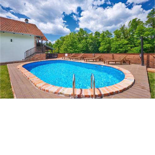 Pet Friendly Home In Hrebinec With Kitchen