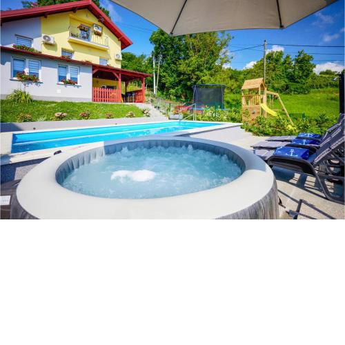 Pet Friendly Home In Paruzevina With Kitchen