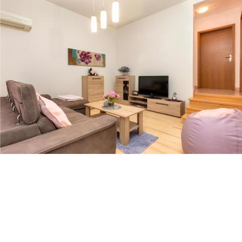 Pet Friendly Home In Peroj With Kitchen