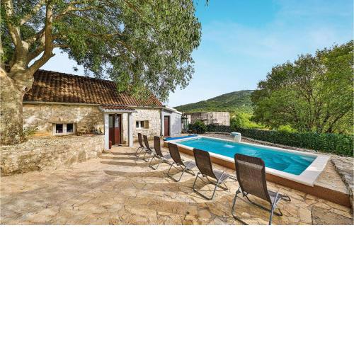 Pet Friendly Home In Prgomet With Kitchen