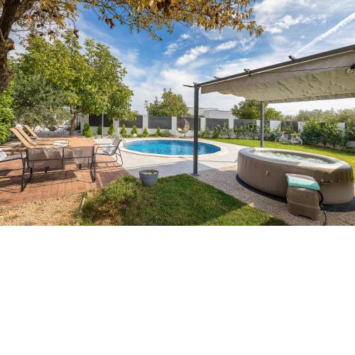 Pet Friendly Home In Vodnjan With Jacuzzi
