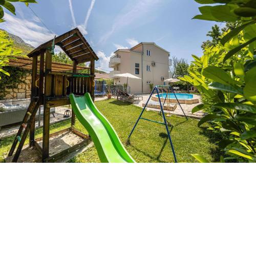 Pet Friendly Home In Zrnovnica With Wifi