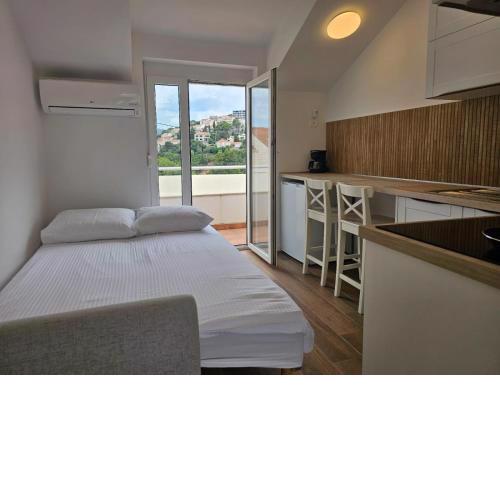 Petit Stay
