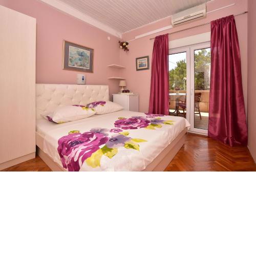 PINK 4