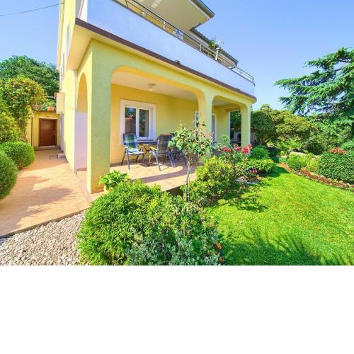 Pleasant Apartment in Vantacici amid the Sea