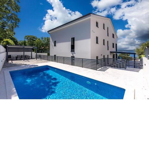 Pool Apartments with Sea View - Happy Rentals