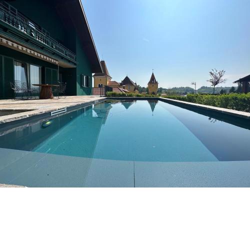 Poolhaus beim Georgi Schloss