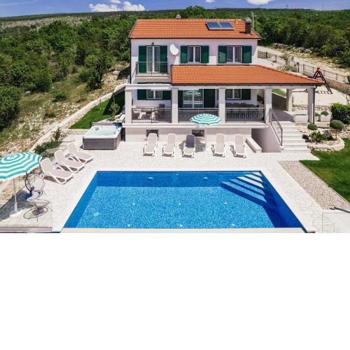Poolincluded Villa Melita