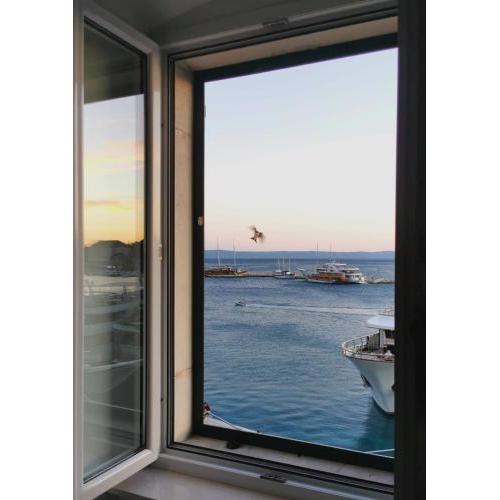 PORT on riva with parking and sea view