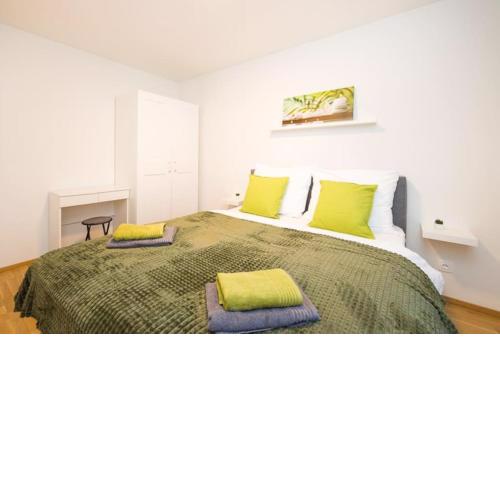 Premium City Apartment with balcony! Free Garage Parking included!