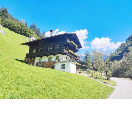 Pretty Holiday Home in Mayerhofen
