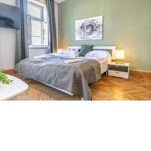 Prime Location - Comfortable 2BR Apt In Vienna