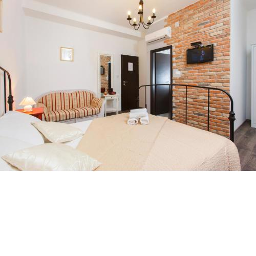 Prior Suites Split
