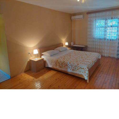 Private Beach Apartment and rooms