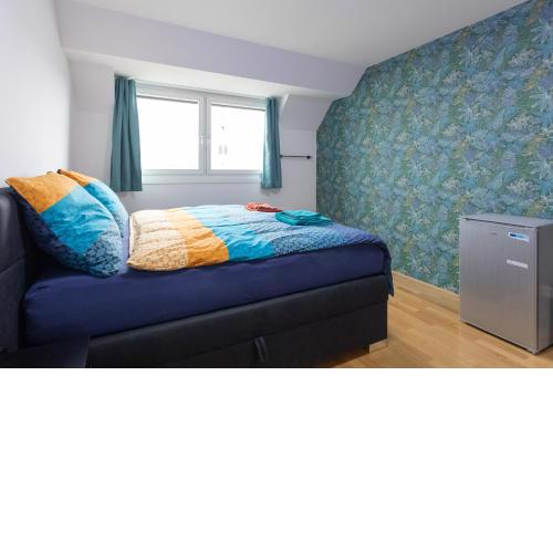 Private room connected to metro station and next to City center