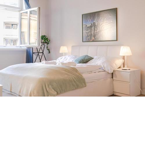 Private Rooms in Shared Apt at Central Location for Longstays