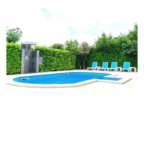 Pula Pool Retreat