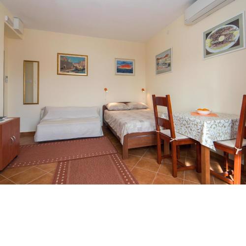 Pulastar - Studio Apartment with Terrace