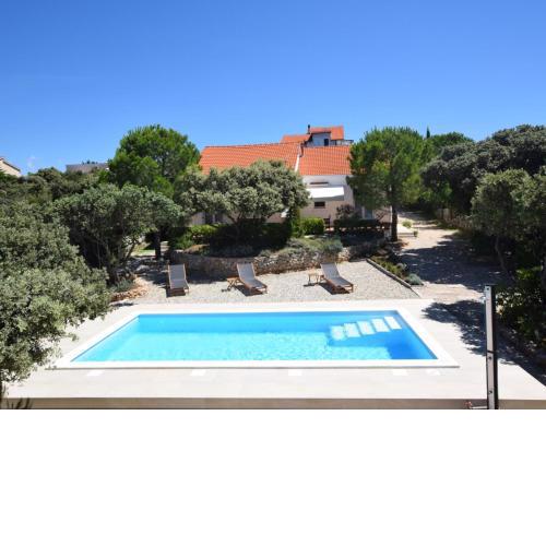 Quaint holiday home in Mandre with private garden