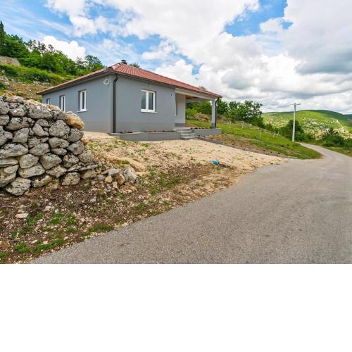 Quaint Holiday Home in Ri ice Imotski near Red Lake
