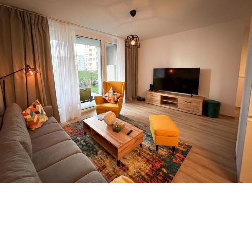 Quiet Apartment with Garden and Free Parking