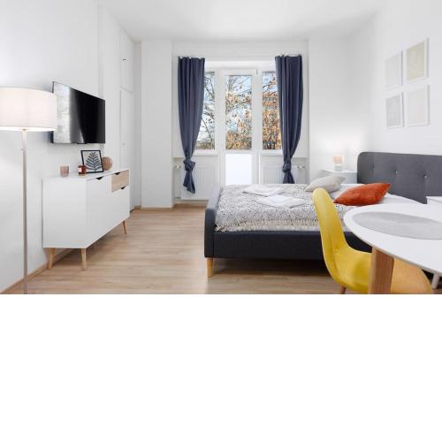 Quiet apartment with kitchen near the metro