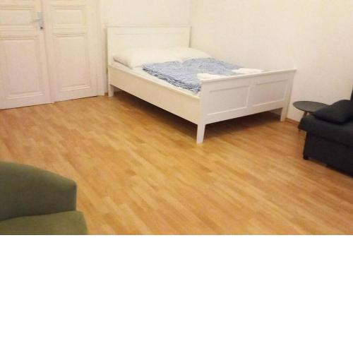 Quiet Comfort: 1 BR Vienna Apartment with Style