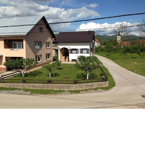 Quiet country side cottage near nature park Velebit