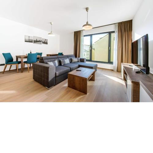 Quiet & new apartment near city center with garage