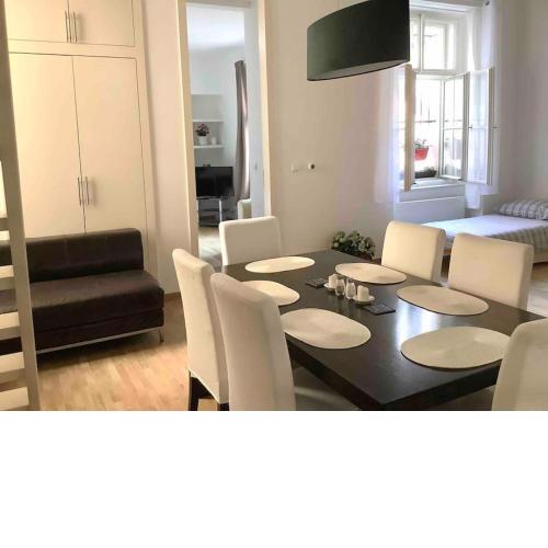 Quiet, Spacious and New 72m2 Old Town Apartment - perfect for 4-6
