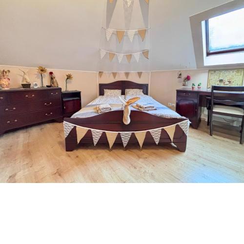 Rabbit's Loft - 2 Bedrooms, Theme Room, Free Parking