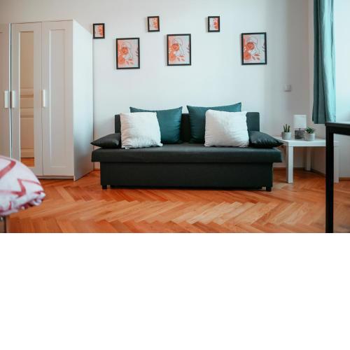 Raimond Apartment Top 12