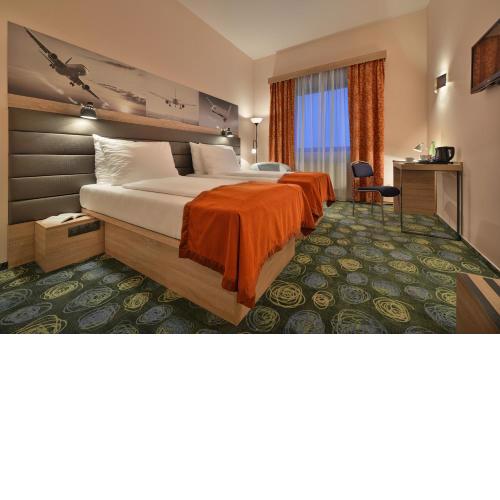 Ramada Airport Hotel Prague