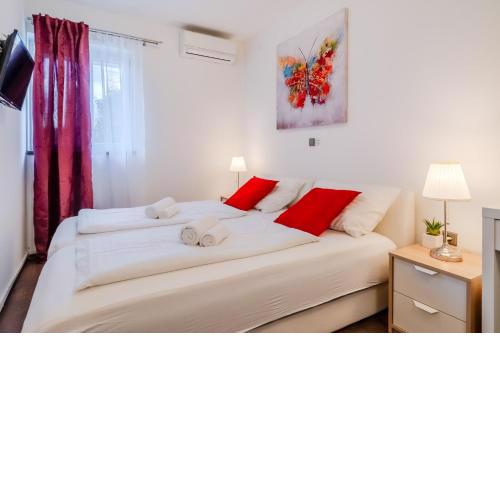 Red Vibe Apartments Central - Happy Rentals