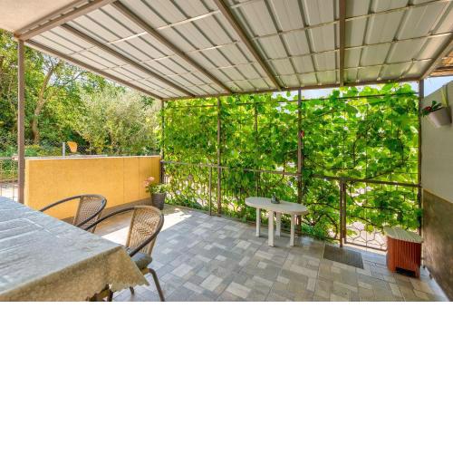 Reizendes Apartment mit Meerblick, privater Terrasse, Sonnenschutz, Waschmaschine
