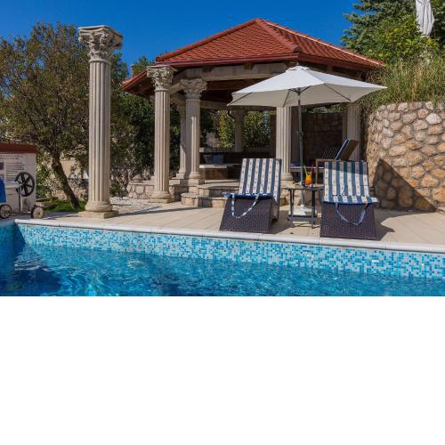 Reizendes Apartment nur 700 Meter zum Strand mit Meerblick, Pool, BBQ, WiFi