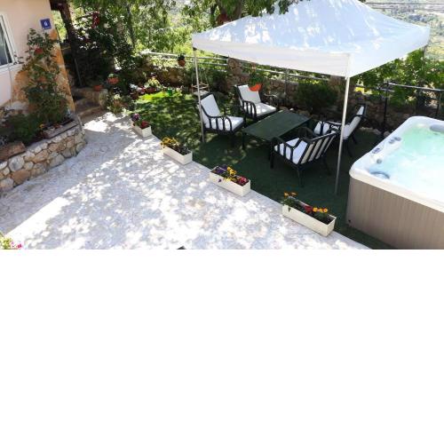 RELAX HOUSE