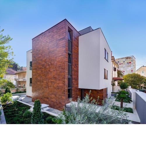 Residence by Vestibul Palace