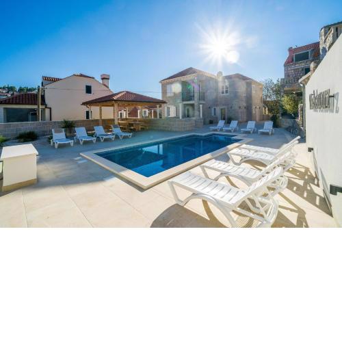 Residence & Pool Villa Schwarz Suites