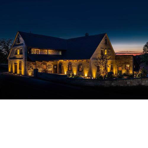 RESORT KOVÁRNA - Frýdštejn - stylové ubytování, luxusní wellness, zážitková restaurace