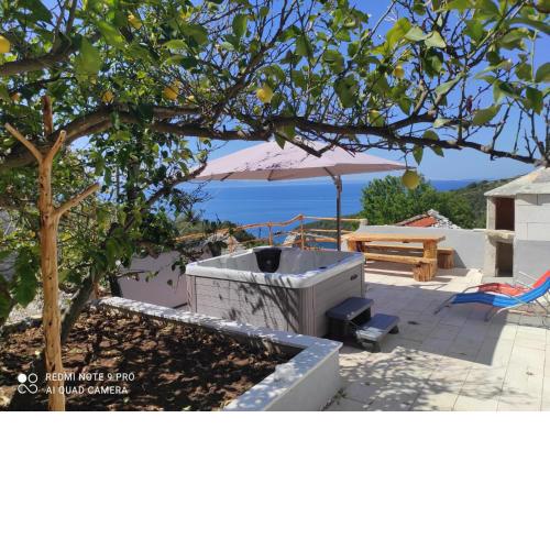 Rest house with jacuzzi Mili