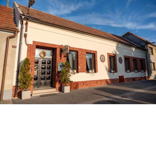 Restaurace-Pension-Vinařství U Šťastných