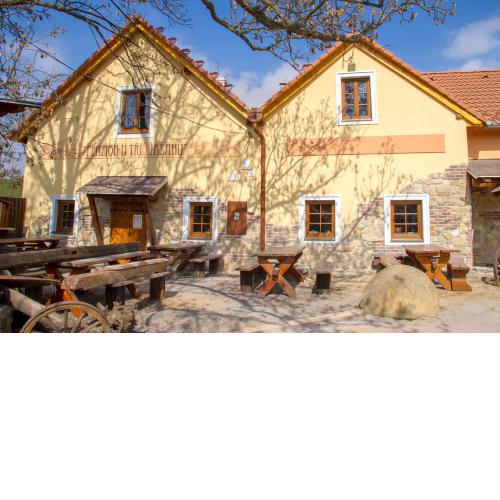 Restaurace & Penzion U Tří Jasanů