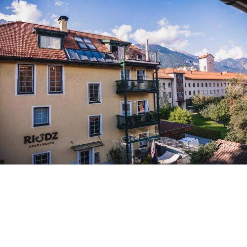 Riedz Apartments Innsbruck- Zentrales Apartmenthaus mit grüner Oase