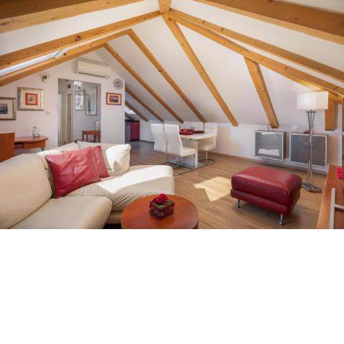 Romantic Attic Apartment