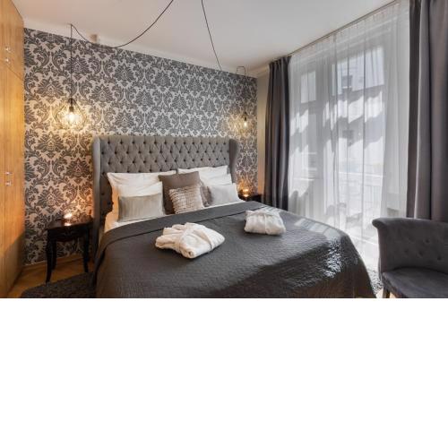 Romantic Balcony Apartment in Old Town