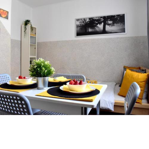 Romantic Bijou Apartment near Old Town!