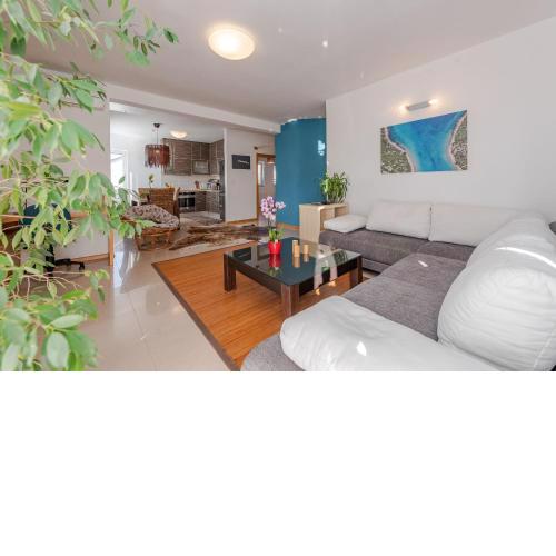 Romantic Oasis Apartments